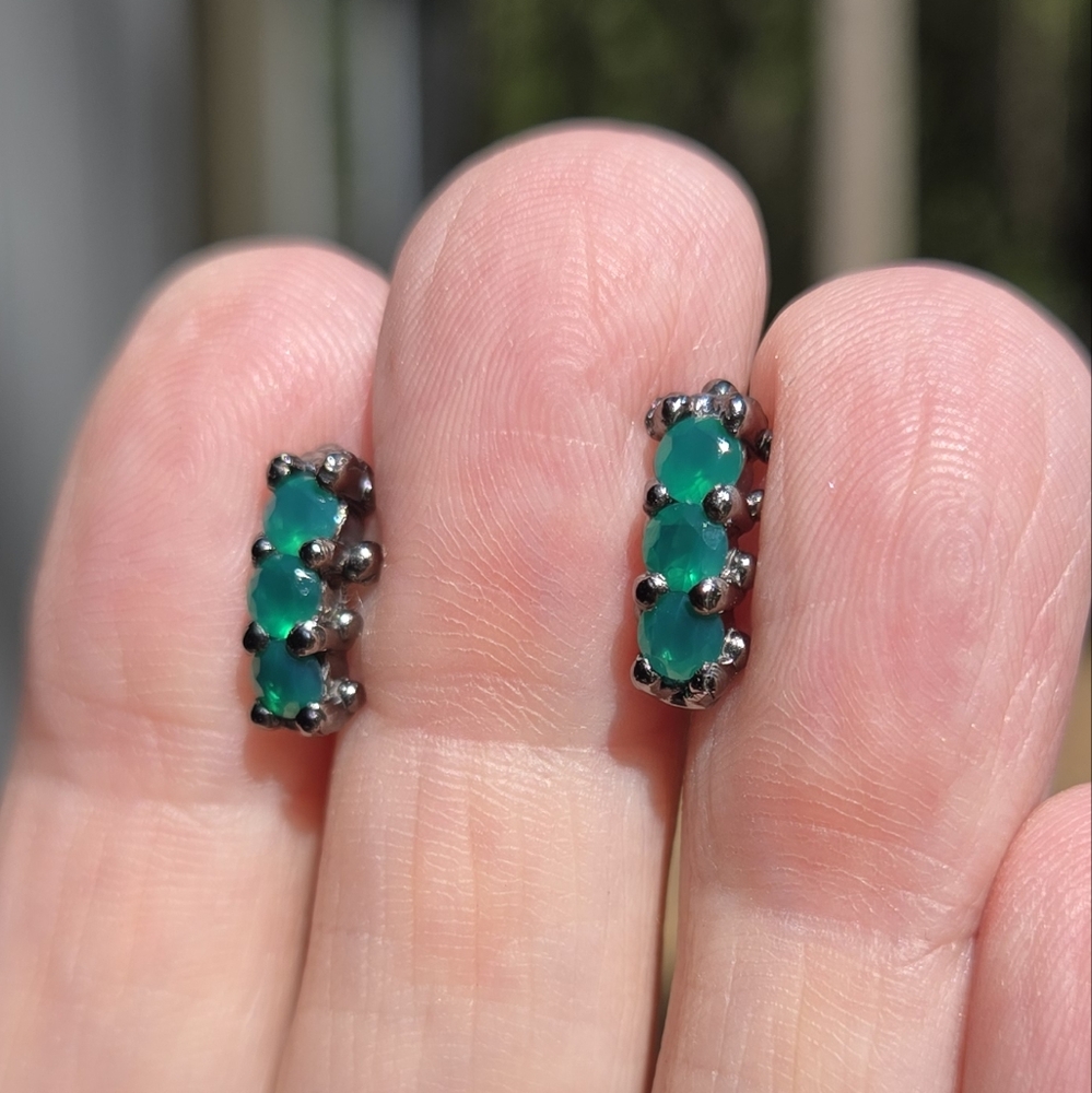 Green Onyx Sterling & Rhodium Earrings - Picture 5 of 9